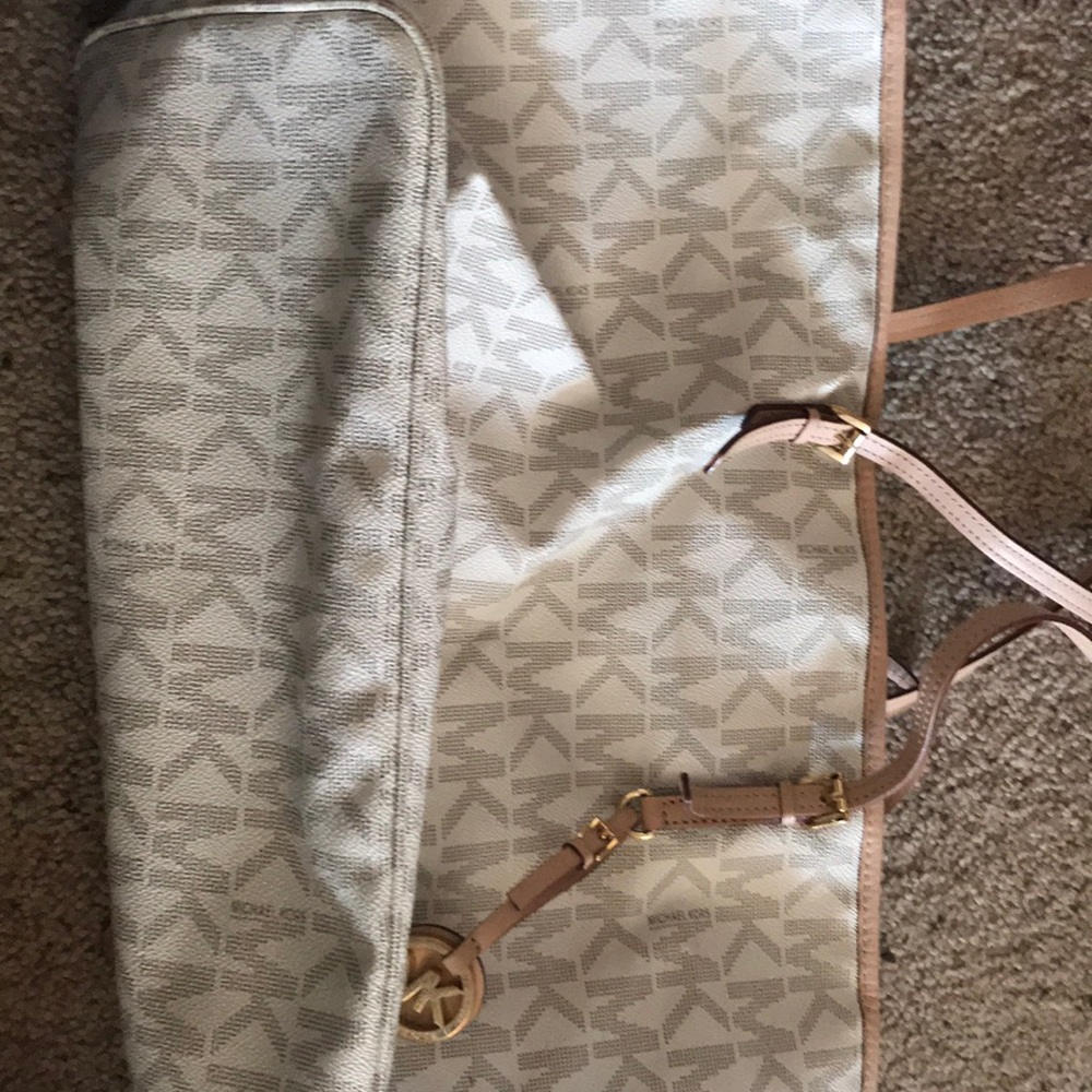 Micheal Kors purse